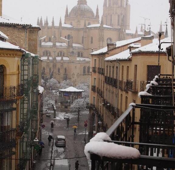 غرفة قياسية رباعية مزودة بشُرفة, Hostal Plaza