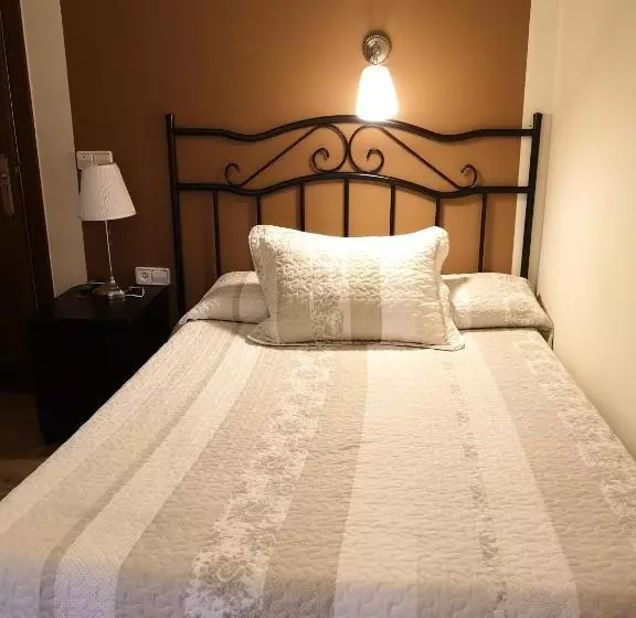 اتاق استاندارد یک نفره, Hostal Plaza