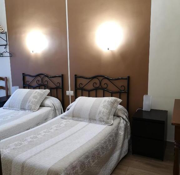 标准单人间, Hostal Plaza