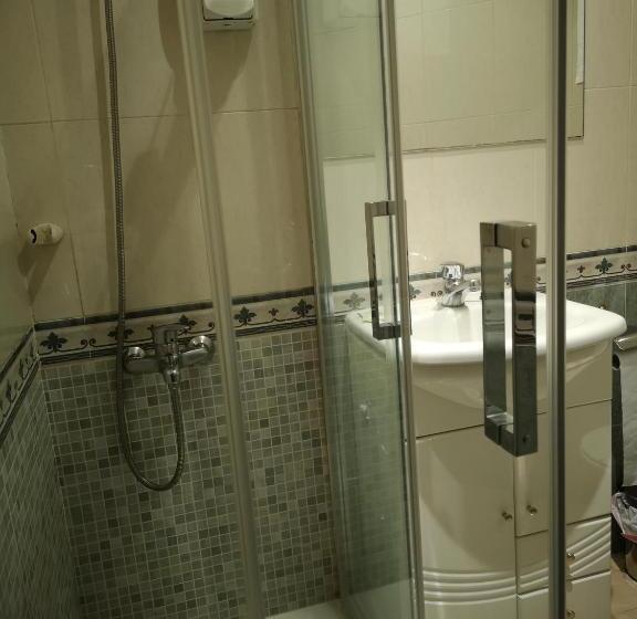 غرفة أساسية ثلاثية, Hostal Plaza