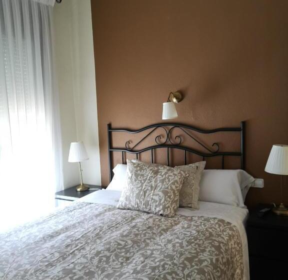 غرفة قياسية ثلاثية, Hostal Plaza