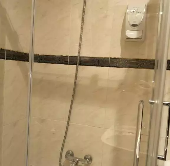 اتاق استاندارد سه نفره, Hostal Plaza