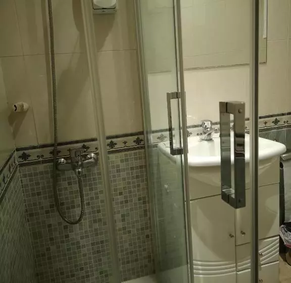 اتاق استاندارد سه نفره, Hostal Plaza