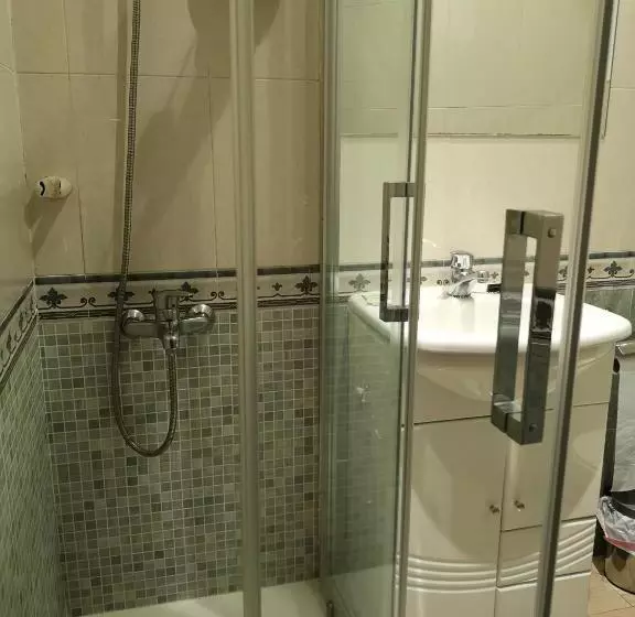 اتاق استاندارد سه نفره, Hostal Plaza