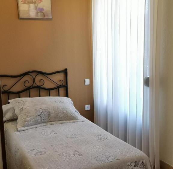 غرفة قياسية ثلاثية, Hostal Plaza