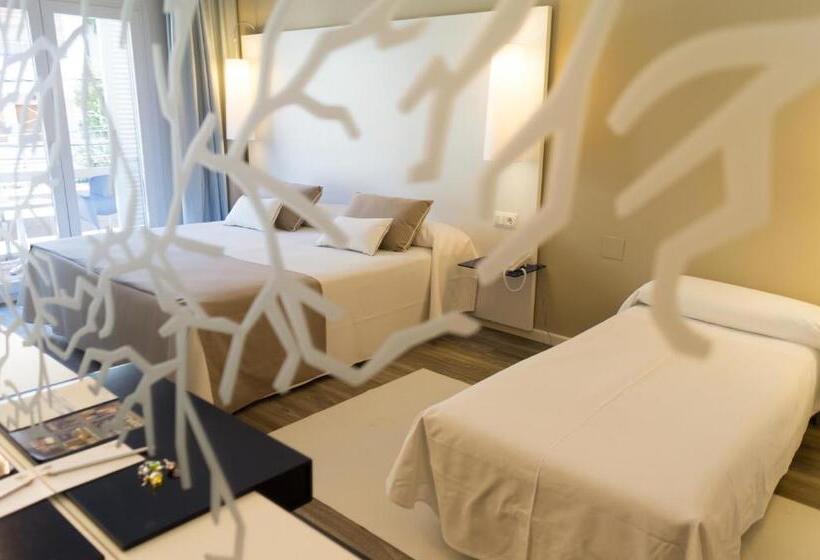 标准三人间, Canyelles Platja