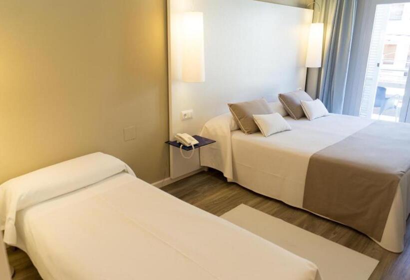 标准三人间, Canyelles Platja