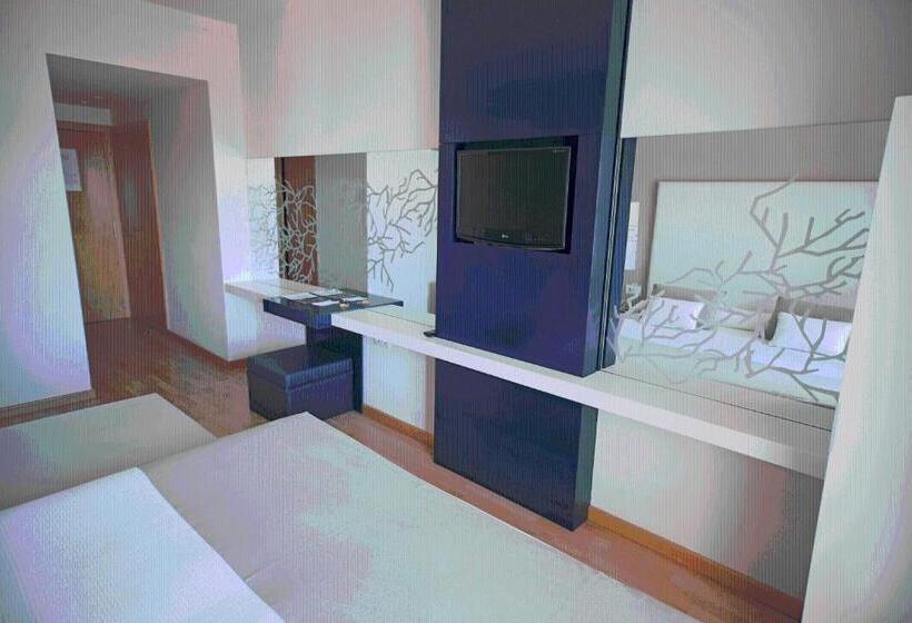 基本间, Canyelles Platja