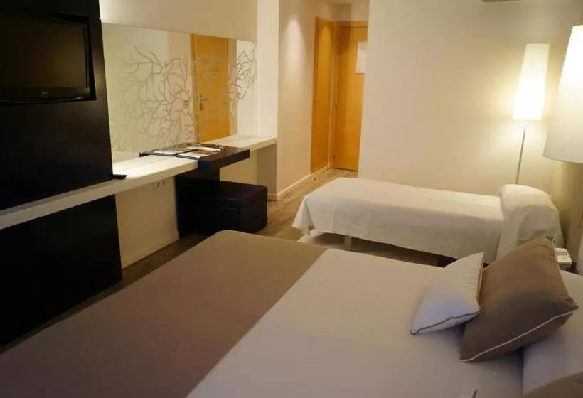 3-Bett-Standardzimmer Meerblick, Canyelles Platja