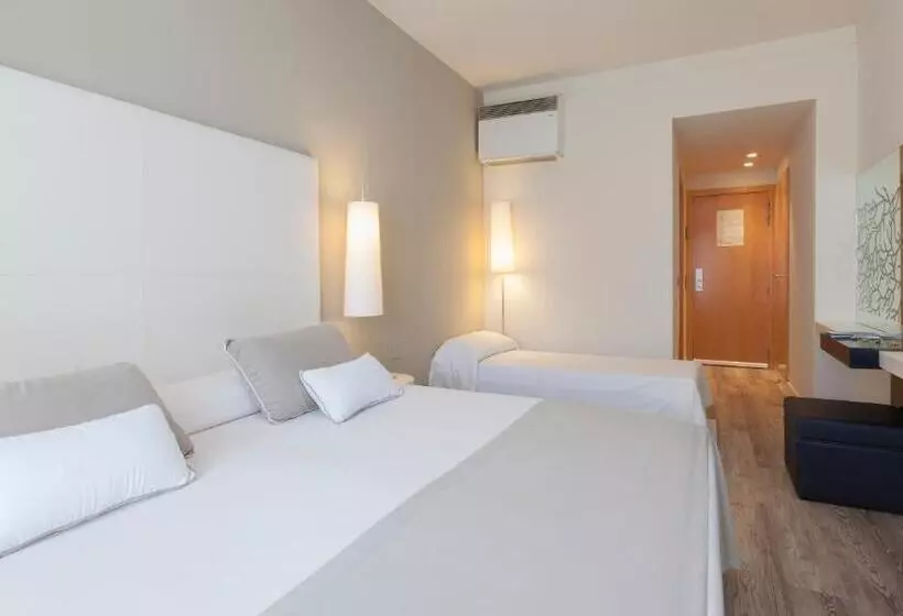 3-Bett-Standardzimmer Meerblick, Canyelles Platja