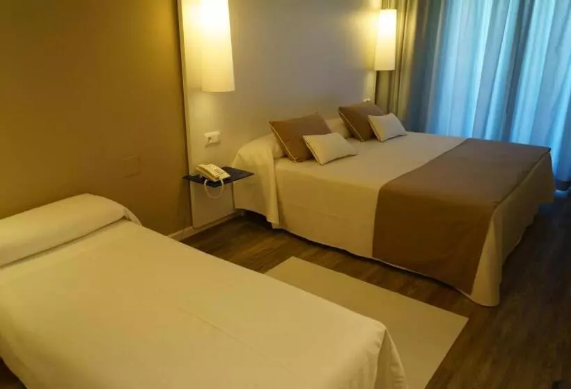 3-Bett-Standardzimmer Meerblick, Canyelles Platja