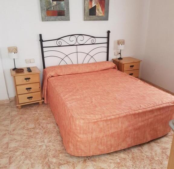 Четырехместный Номер Стандарт с Балконом, Complejo Turistico La Pinada