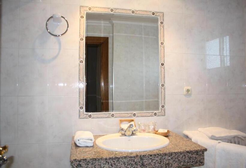 Quarto Estandar Individual, Cuatro Calzadas