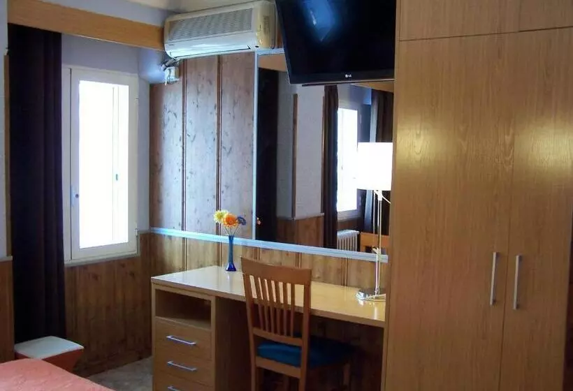 اتاق استاندارد سه نفره, Hostal El Carmen