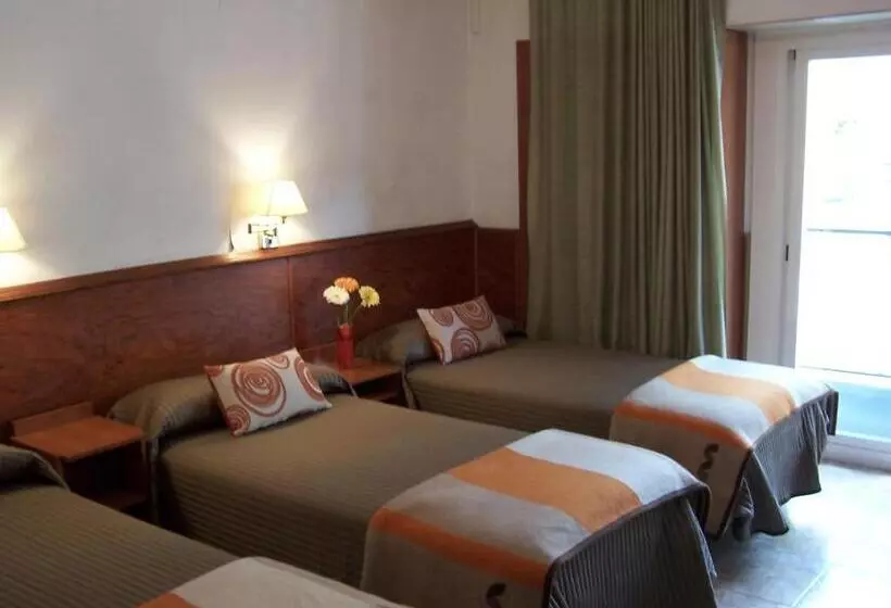 اتاق استاندارد سه نفره, Hostal El Carmen