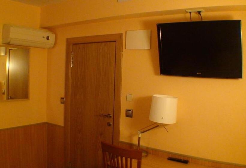 Номер Стандарт Трехместный, Hostal El Carmen