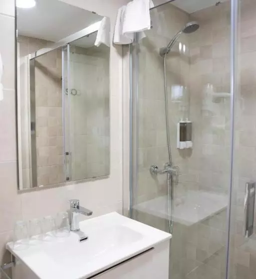 اتاق استاندارد چهار تخته, Hostal Viena