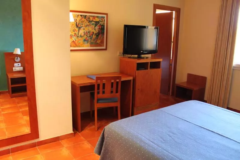 Standard Triple Room, Restaurant Hotel Picasso