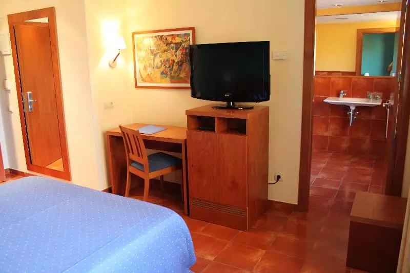 Standard Quadruple Room, Restaurant Hotel Picasso