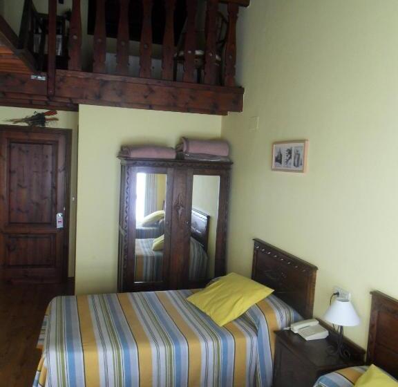 غرفة قياسية ثلاثية, El Carmen