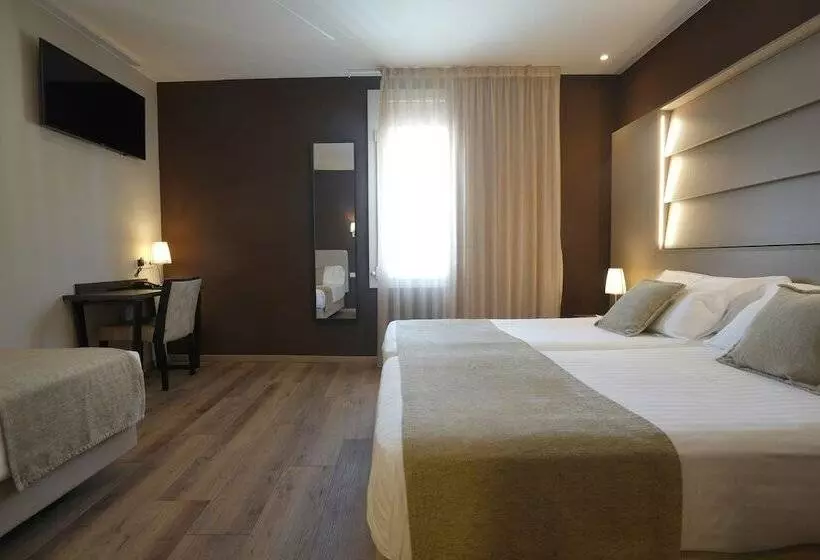 Standard Kolmen Hengen Huone, Windsor Tossa   Adults Only 16