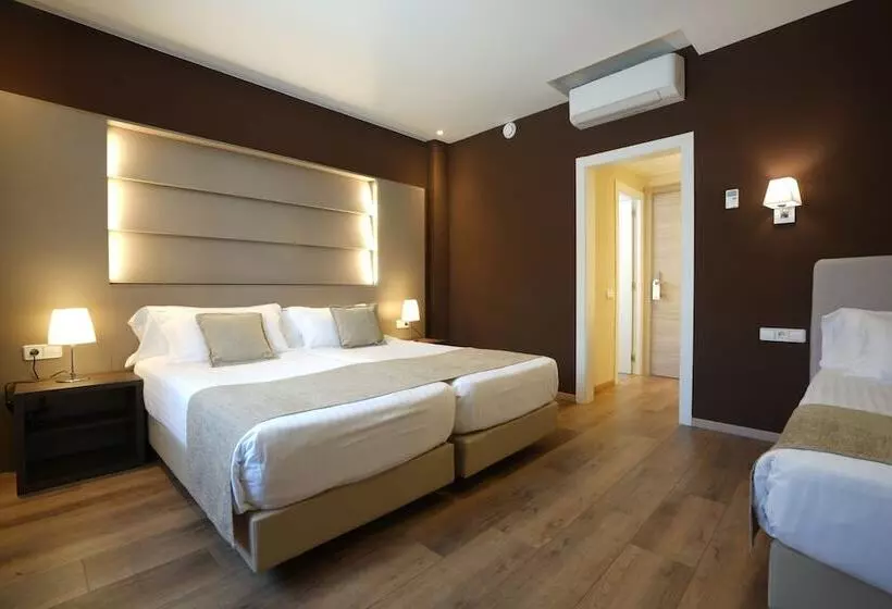 Standard Kolmen Hengen Huone, Windsor Tossa   Adults Only 16