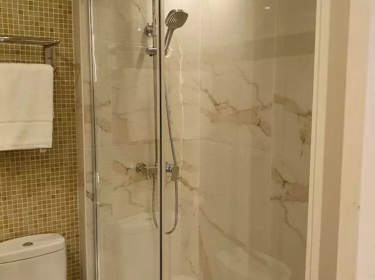 اتاق سوپریور با چشم‌انداز استخر, Windsor Tossa   Adults Only 16