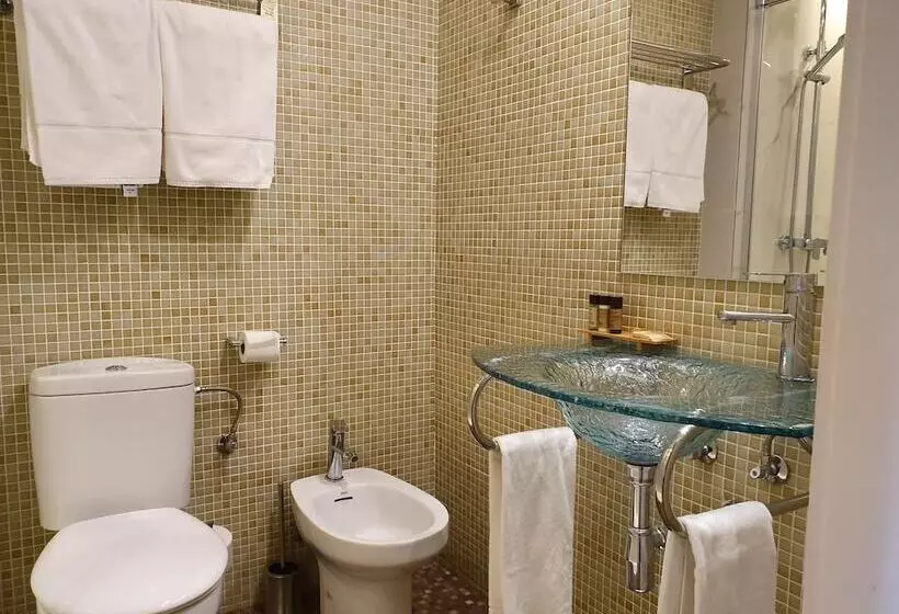 اتاق سوپریور با چشم‌انداز استخر, Windsor Tossa   Adults Only 16