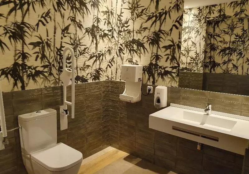 Standard Kolmen Hengen Huone, Windsor Tossa   Adults Only 16