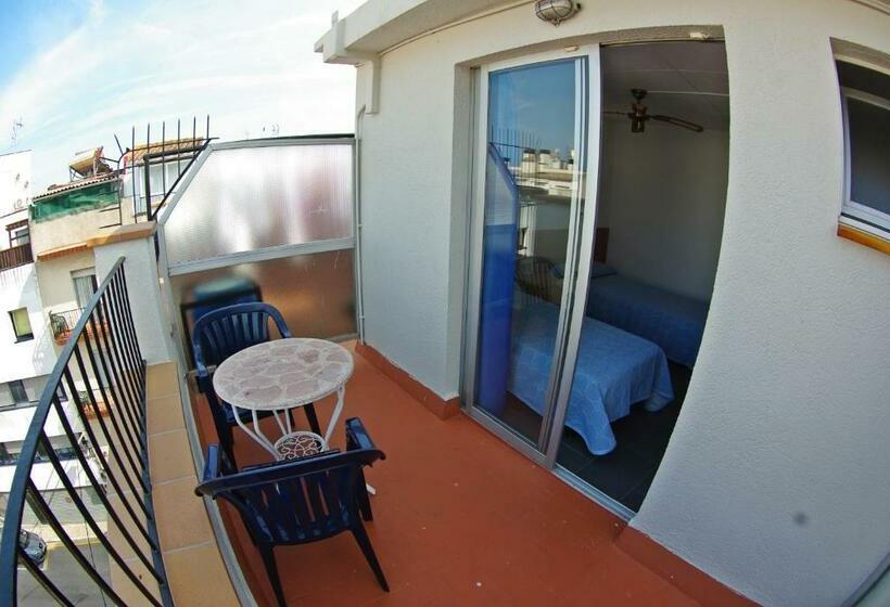 标准间带阳台, Hostal L'alba