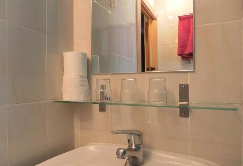 اتاق استاندارد با بالکن, Hostal L'alba