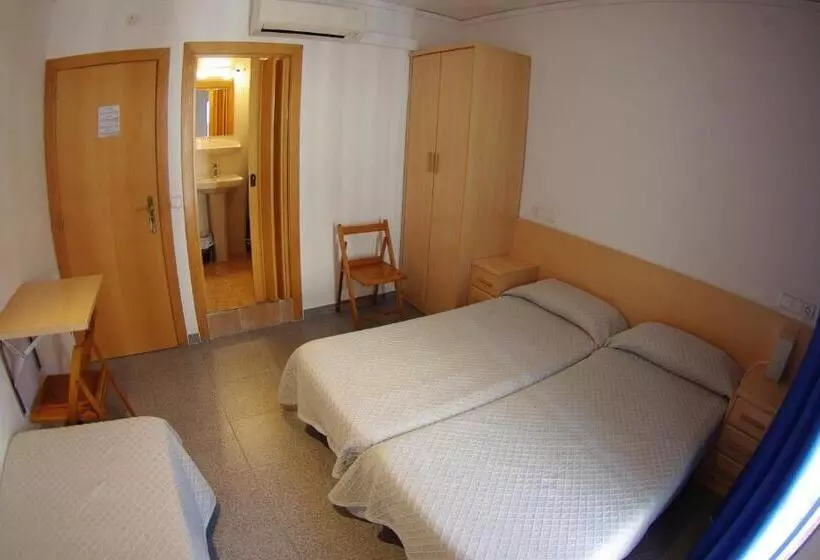 اتاق استاندارد سه تخته با بالکن, Hostal L'alba