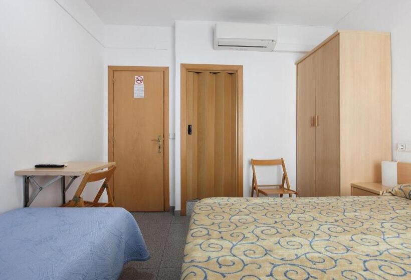 اتاق استاندارد سه تخته با بالکن, Hostal L'alba