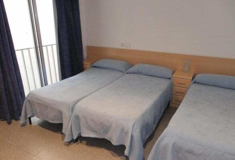 Economy Triple Room, Hostal L'alba
