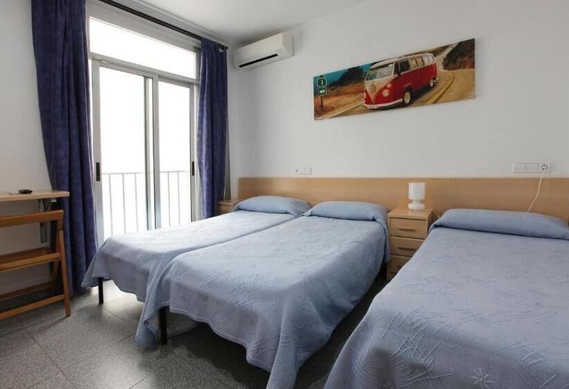 经济型三人房间, Hostal L'alba