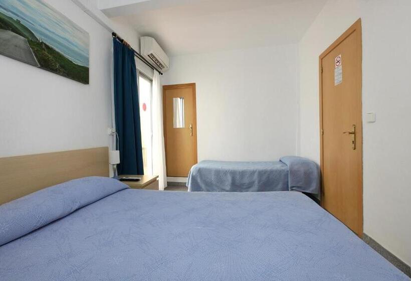 Economy Triple Room, Hostal L'alba