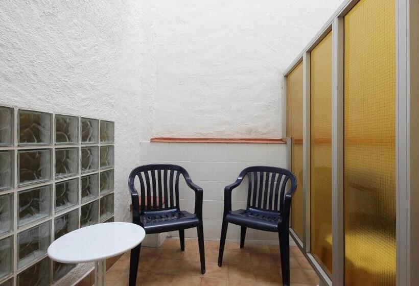 经济型三人房间, Hostal L'alba