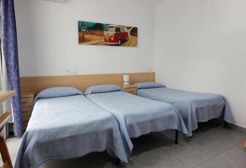 Economy Triple Room, Hostal L'alba