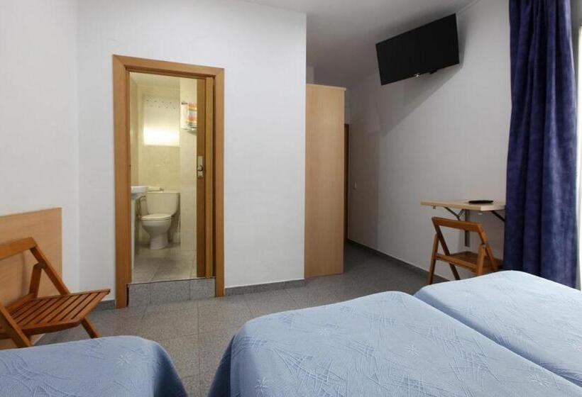 Economy Triple Room, Hostal L'alba