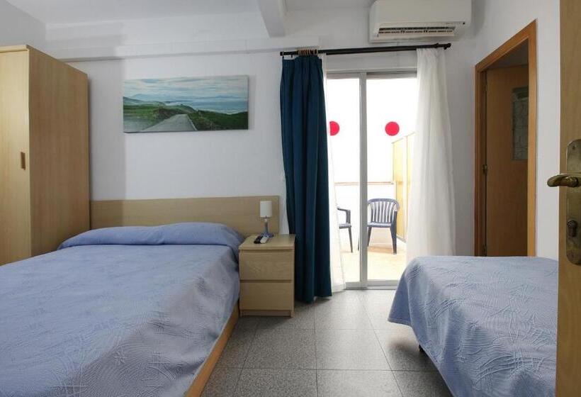 Economy Triple Room, Hostal L'alba