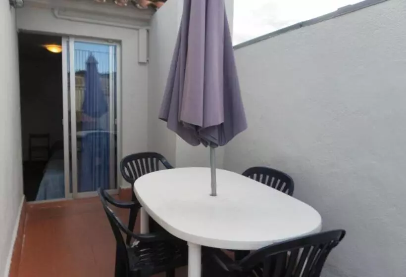 اتاق خانوادگی, Hostal L'alba