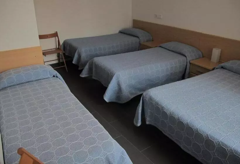 اتاق خانوادگی, Hostal L'alba