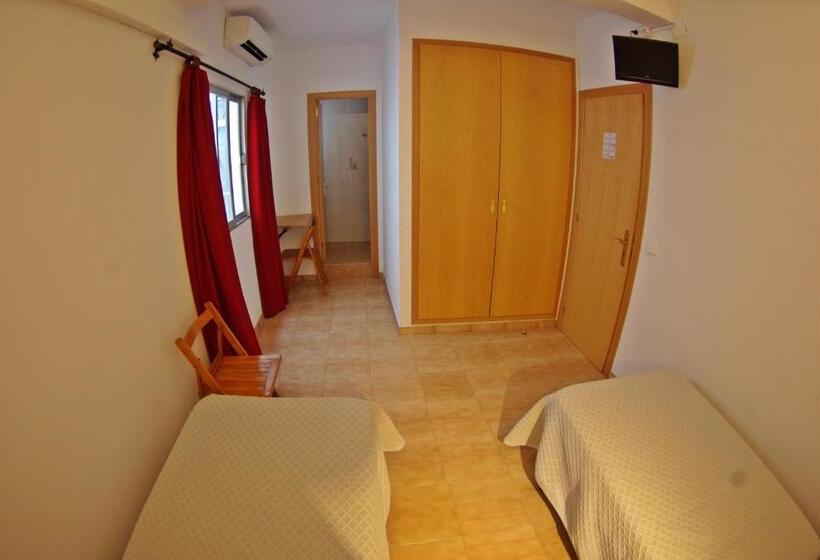 اتاق اکونومی, Hostal L'alba