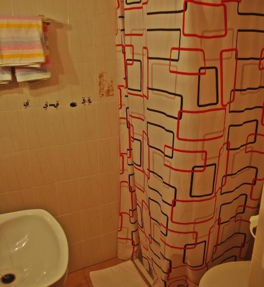 اتاق اکونومی, Hostal L'alba