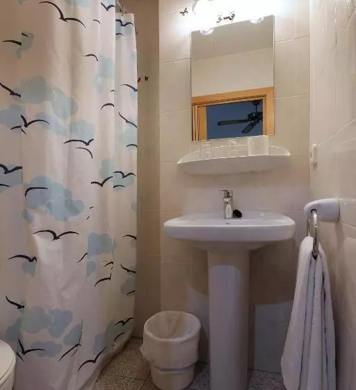 اتاق استاندارد سه تخته با بالکن, Hostal L'alba