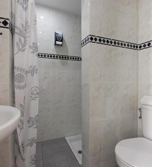 اتاق استاندارد سه تخته با بالکن, Hostal L'alba