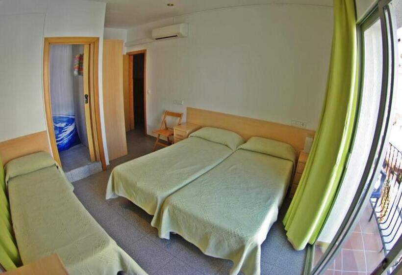 Standard 3 Pers. Værelse m. Balkon, Hostal L'alba