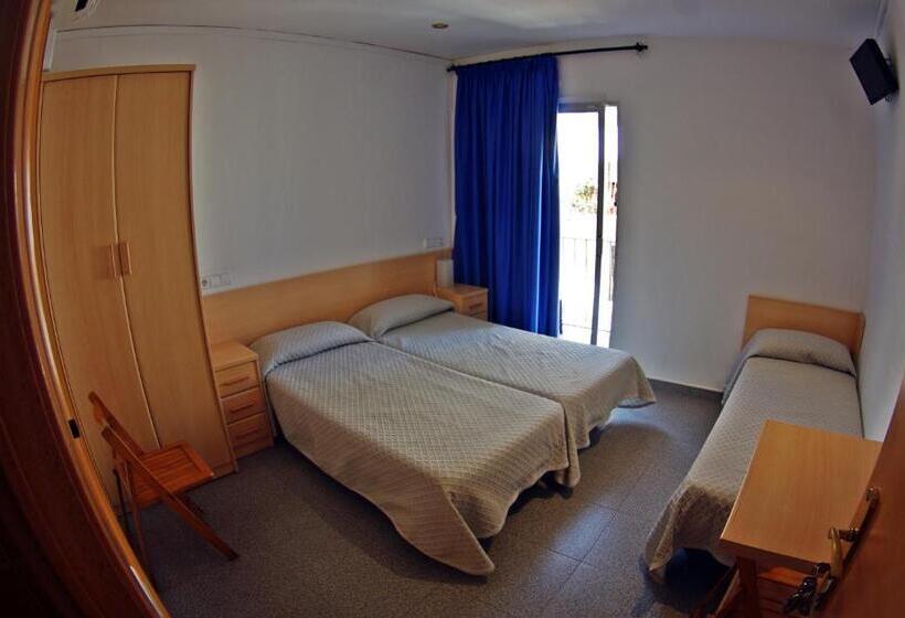 اتاق استاندارد سه تخته با بالکن, Hostal L'alba