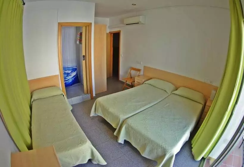 اتاق استاندارد سه تخته با بالکن, Hostal L'alba