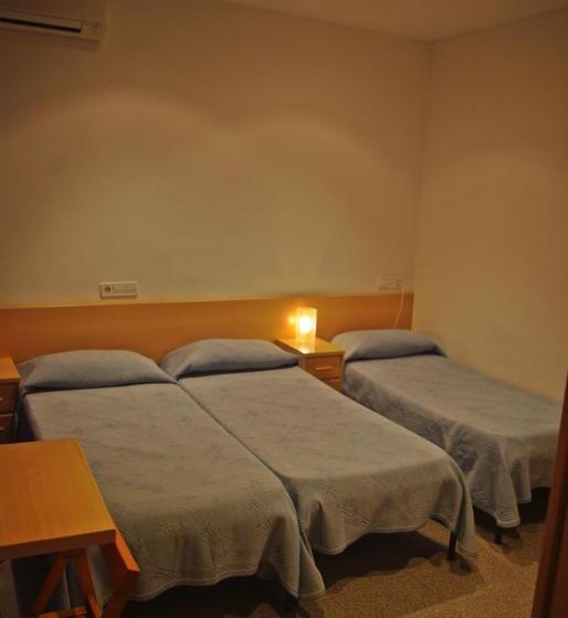 Economy Triple Room, Hostal L'alba
